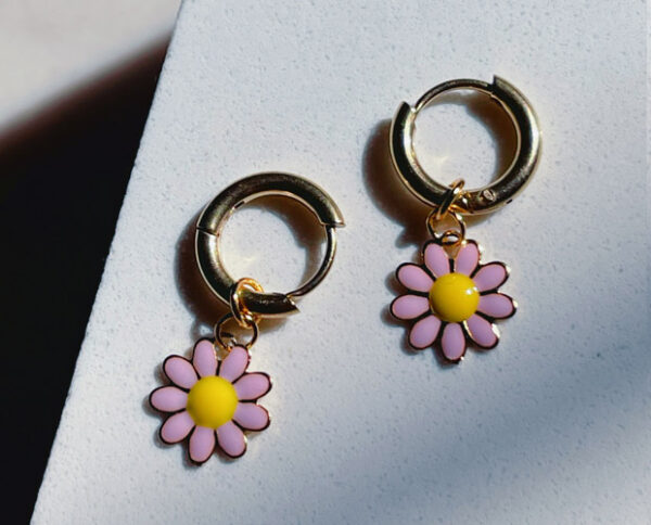 PINK FLOWER HOOP EARRING - Imagen 2