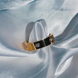 CLASSIC BAND ZIRCONIA RING