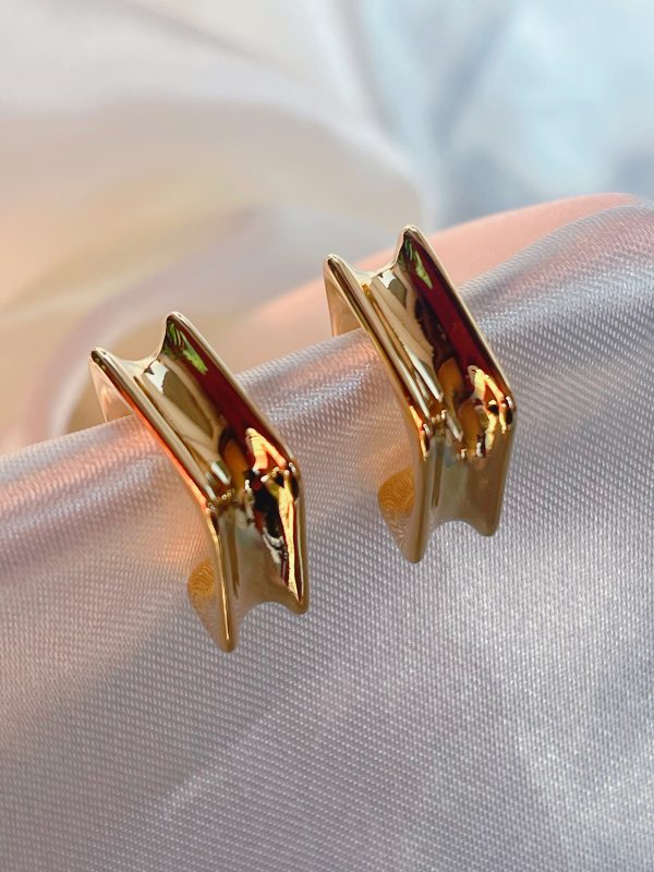VINTAGE STUD EARRINGS