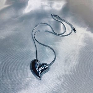 BIG LOVE NECKLACE