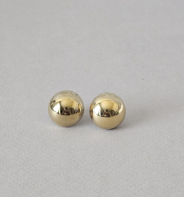 BUTTON EARRINGS